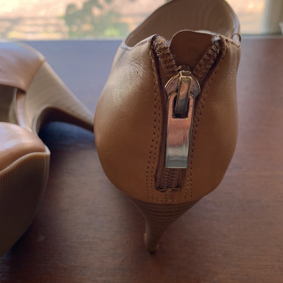 INC INTERNATIONAL CONCEPT shoes in tan color Size 6M - Picture 5 of 9